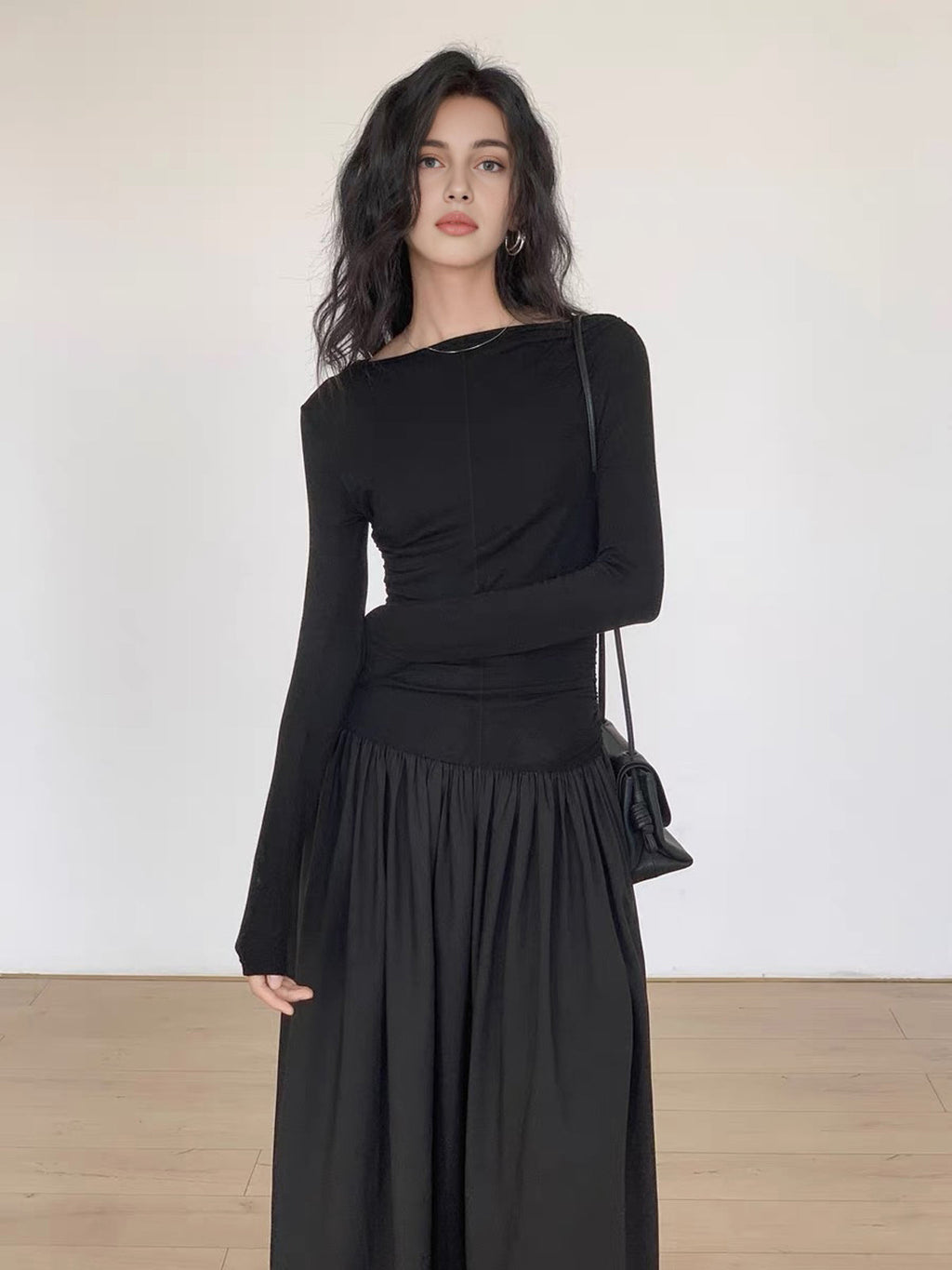 Pleated Patchwork Knit Midi Dress – Elegant Long Sleeve Style with Flattering Fit