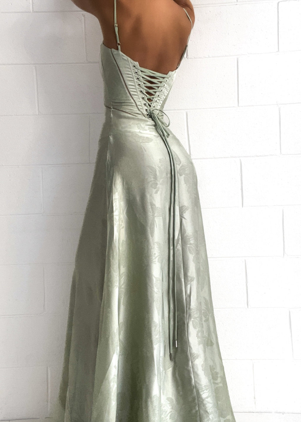 Satin maxi-dress | Spaghetti straps & curved design | Elegant glamour
