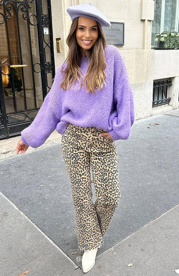 Women's oversized knitted sweater with a round neckline and balloon sleeves
