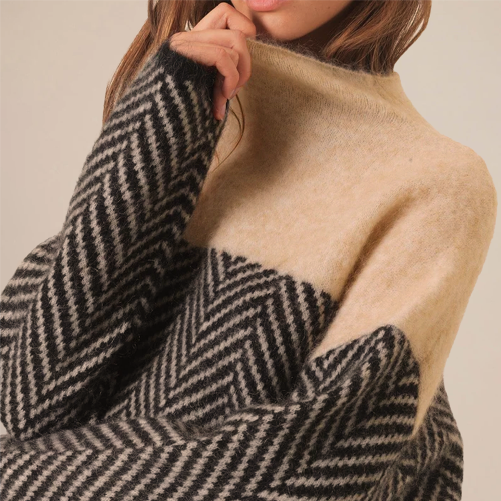 Gia - Luxurious turtleneck sweater