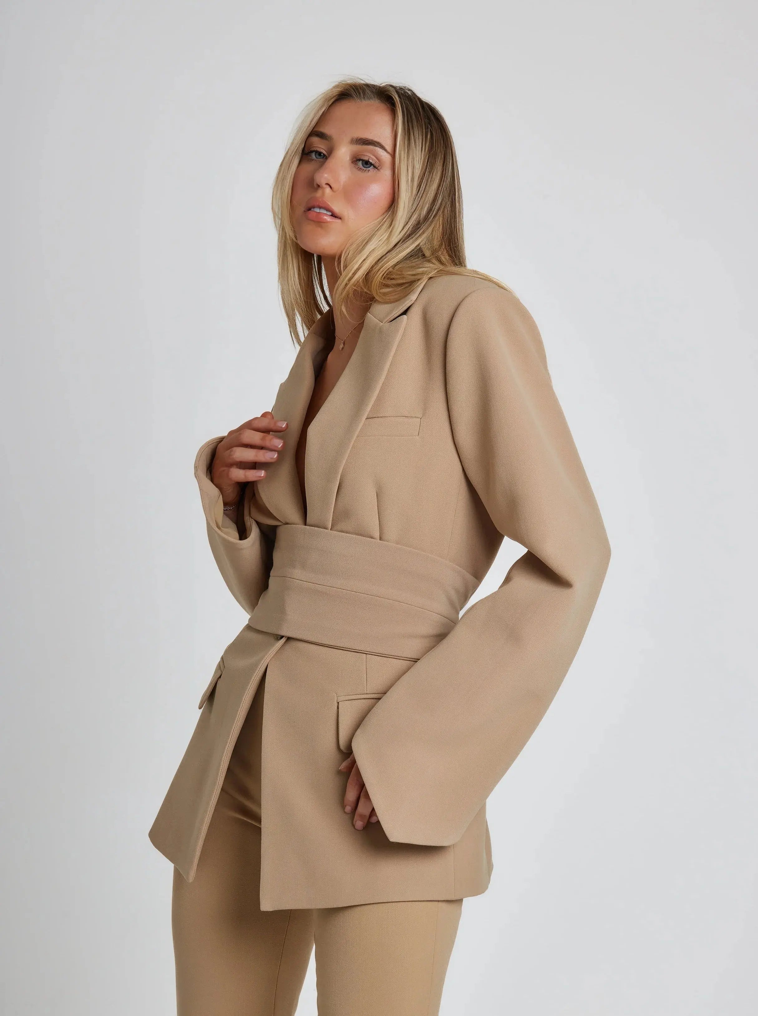 Valenora | Women’s Tailored Belted Blazer