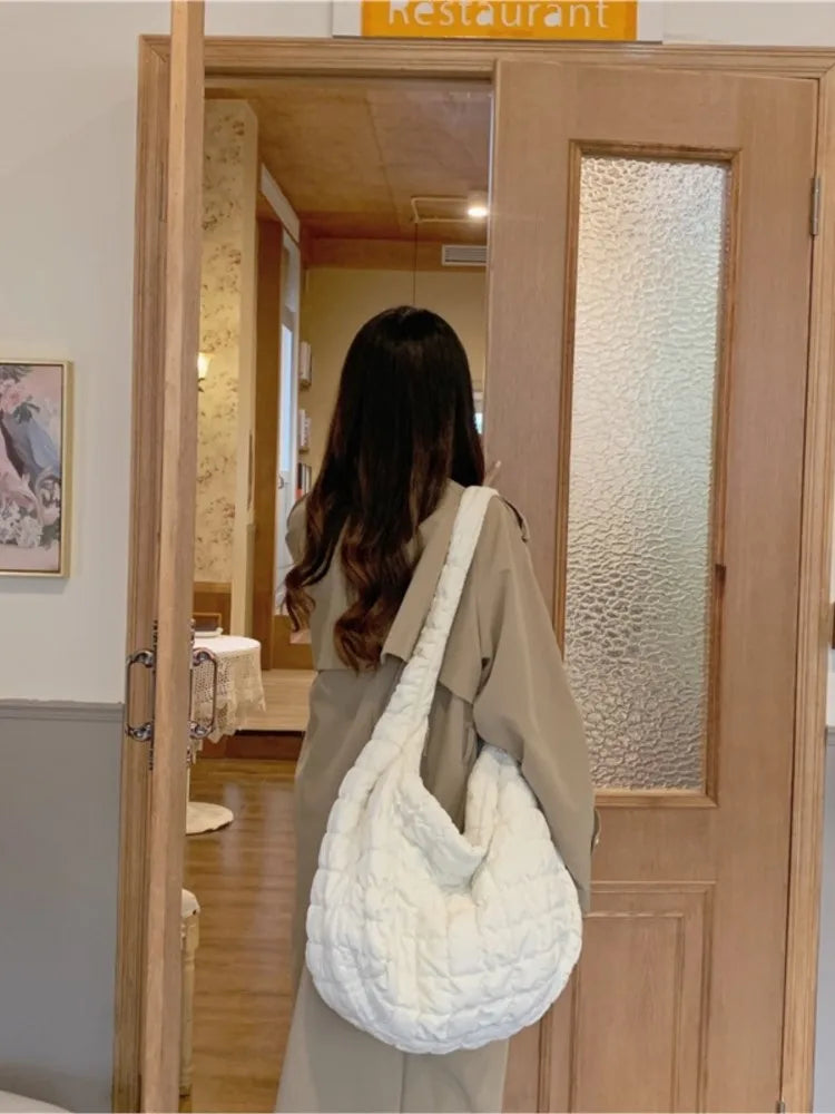 Down Shoulder Bag – The Perfect Travel Companion!
