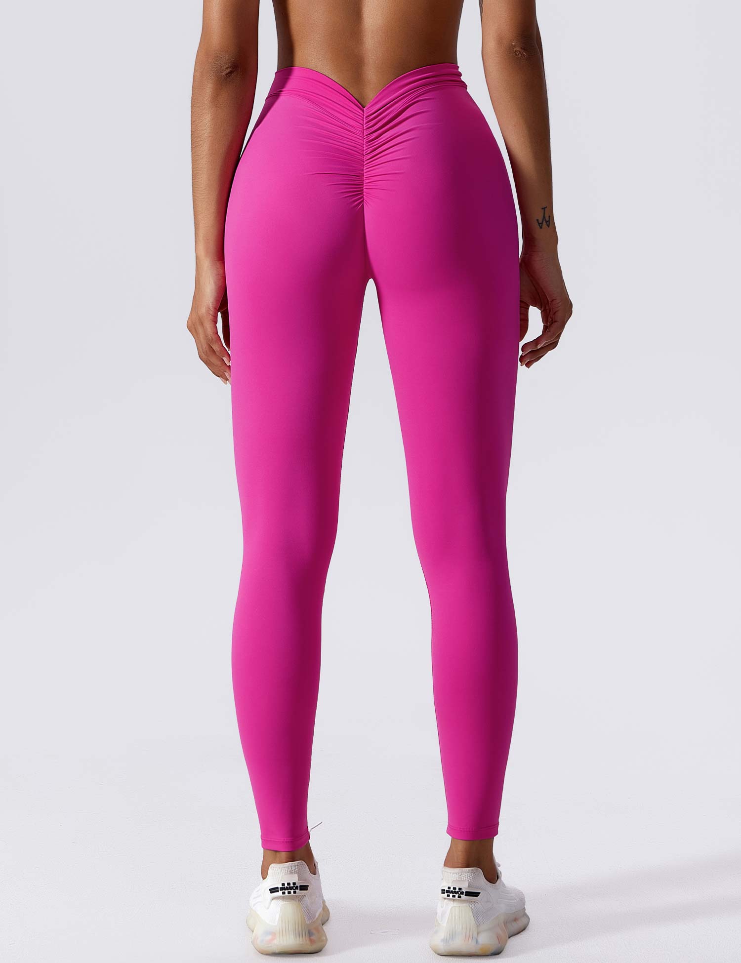 Women’s V-Back Scrunch Leggings – Seamless, Sculpting & Ultra-Soft Fit